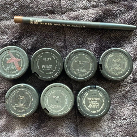 MAC Cosmetics Eyeshadow Set of 10 + Eyeliner - Picture 2 of 6